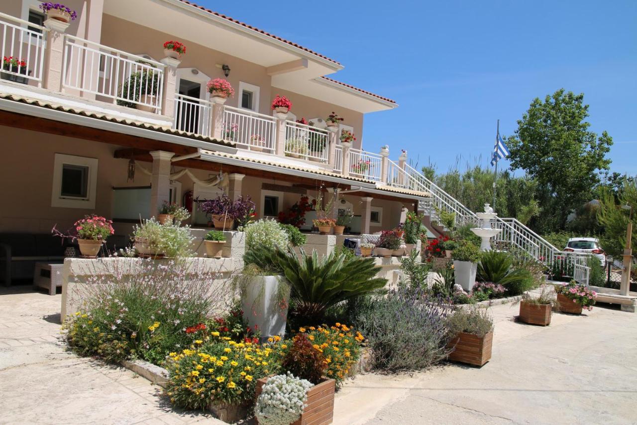 Santa Barbara Lakis Apartments Perivólion Екстериор снимка