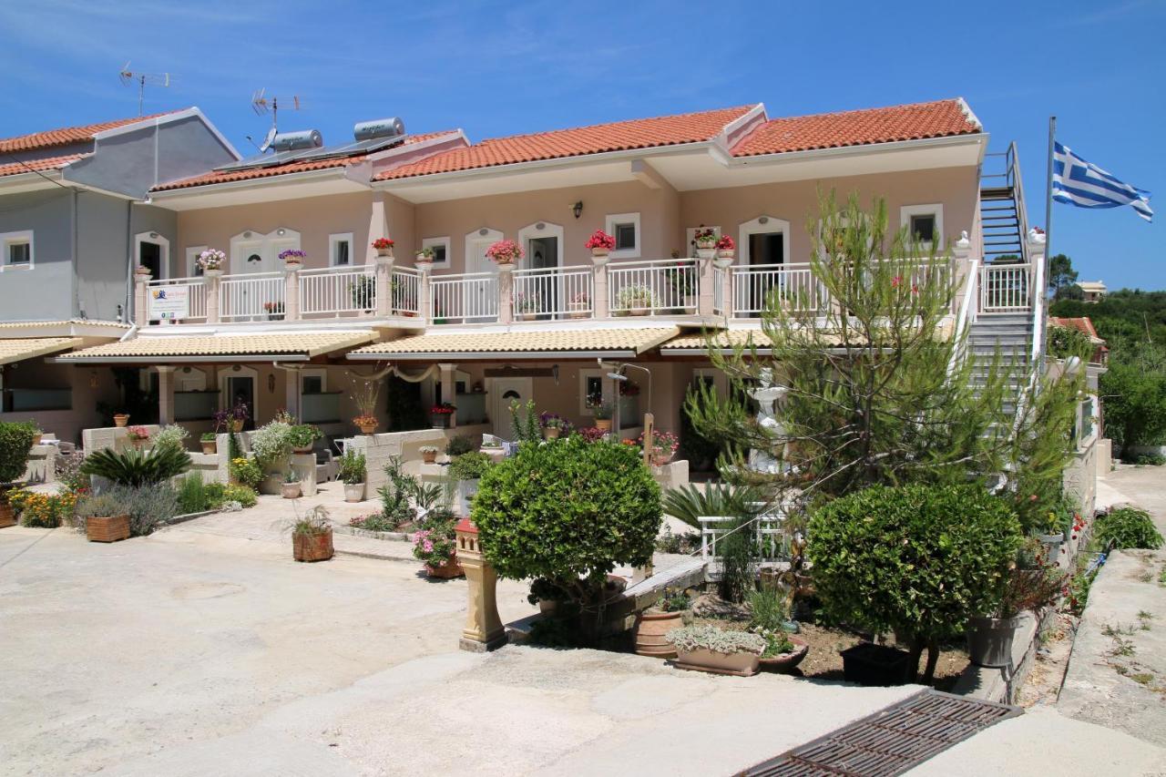 Santa Barbara Lakis Apartments Perivólion Екстериор снимка